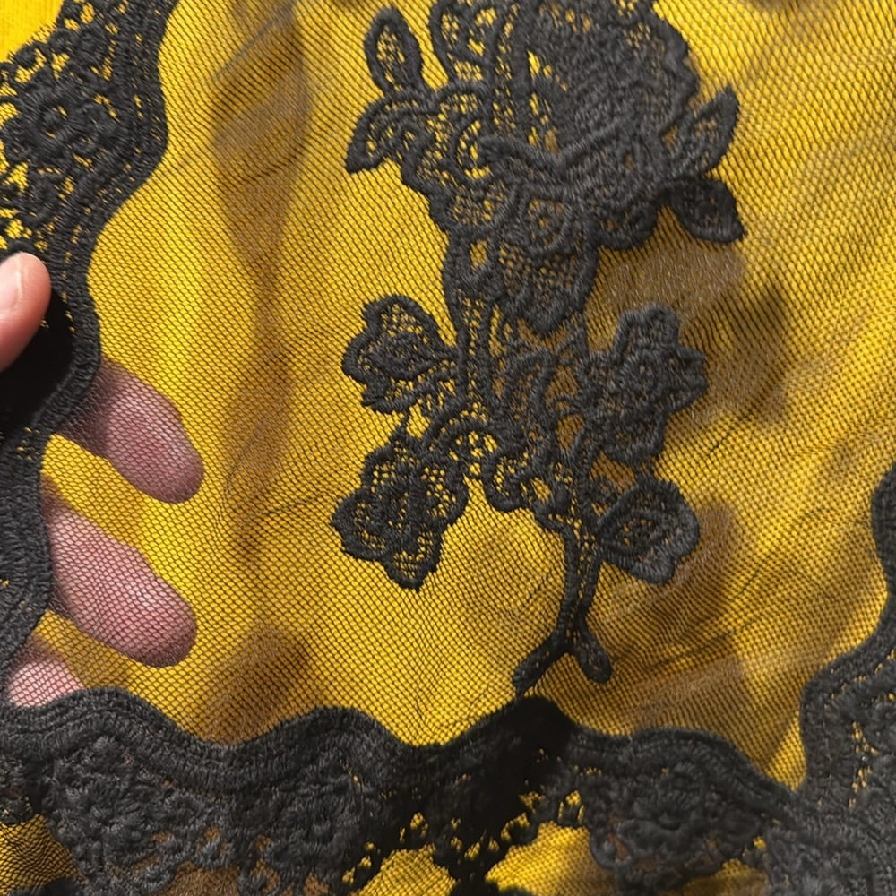 Umgee Black Lace Ruffle Vest. Size M/L - Picture 8 of 9